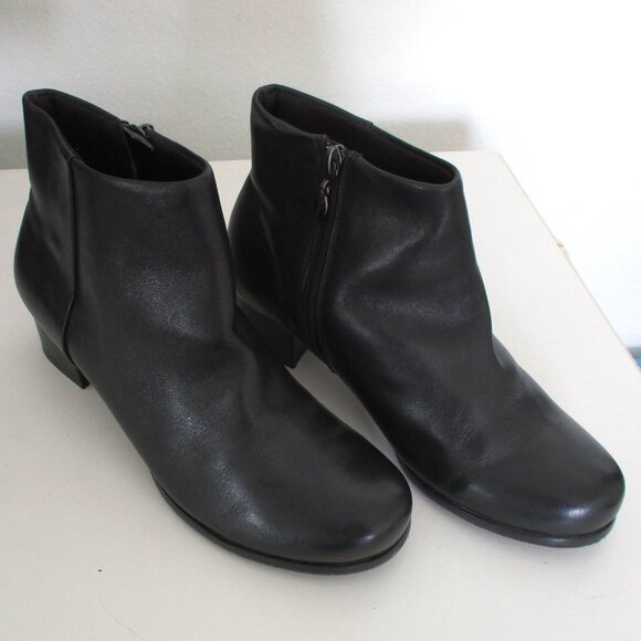 Trotters Womens Black Leather Side Zip Ankle Bootie w/ 1.5" Heel NWOB - Size 8W - Picture 4 of 9